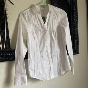 Brand new Long Sleeve Button-Up Shirt!
Size Small